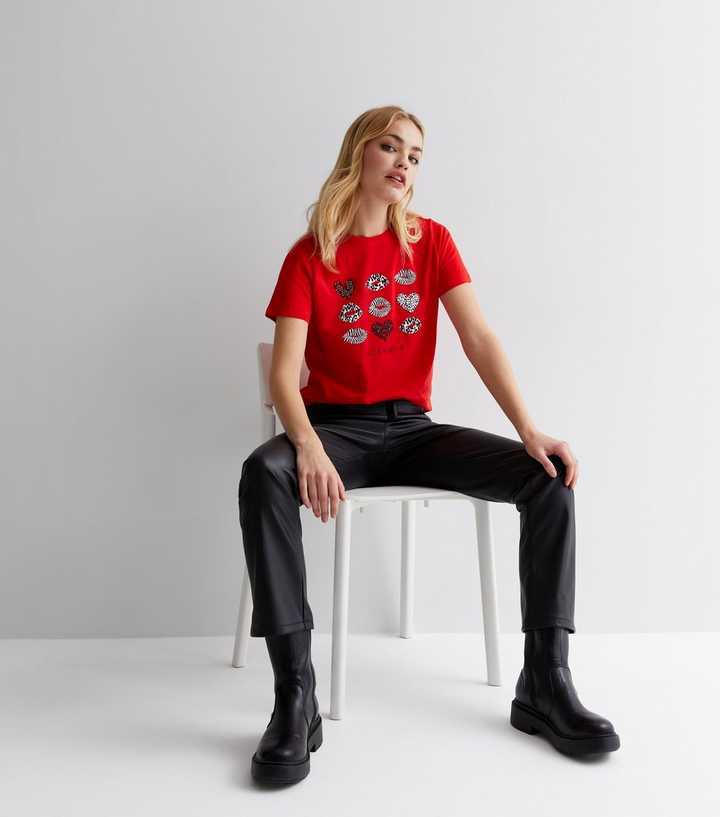 Red Print Crew-neck T-shirt with Red and Black Sweatpants Outfits