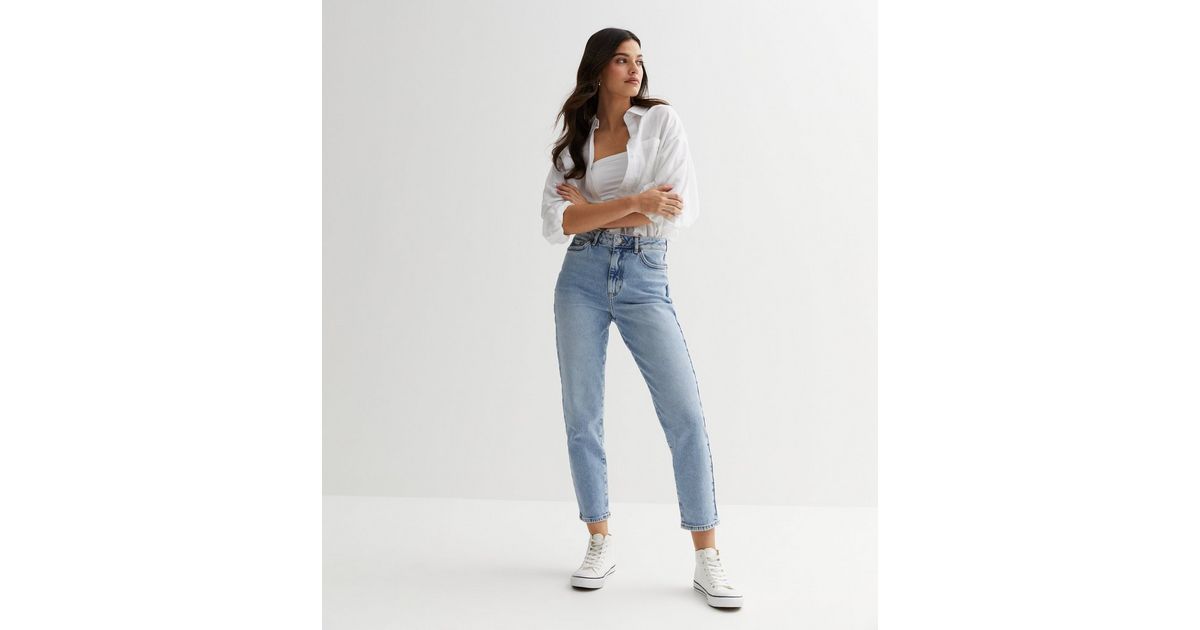 https://media3.newlookassets.com/i/newlook/857071445/womens/clothing/jeans/pale-blue-high-waist-tori-mom-jeans.jpg?w=1200&h=630