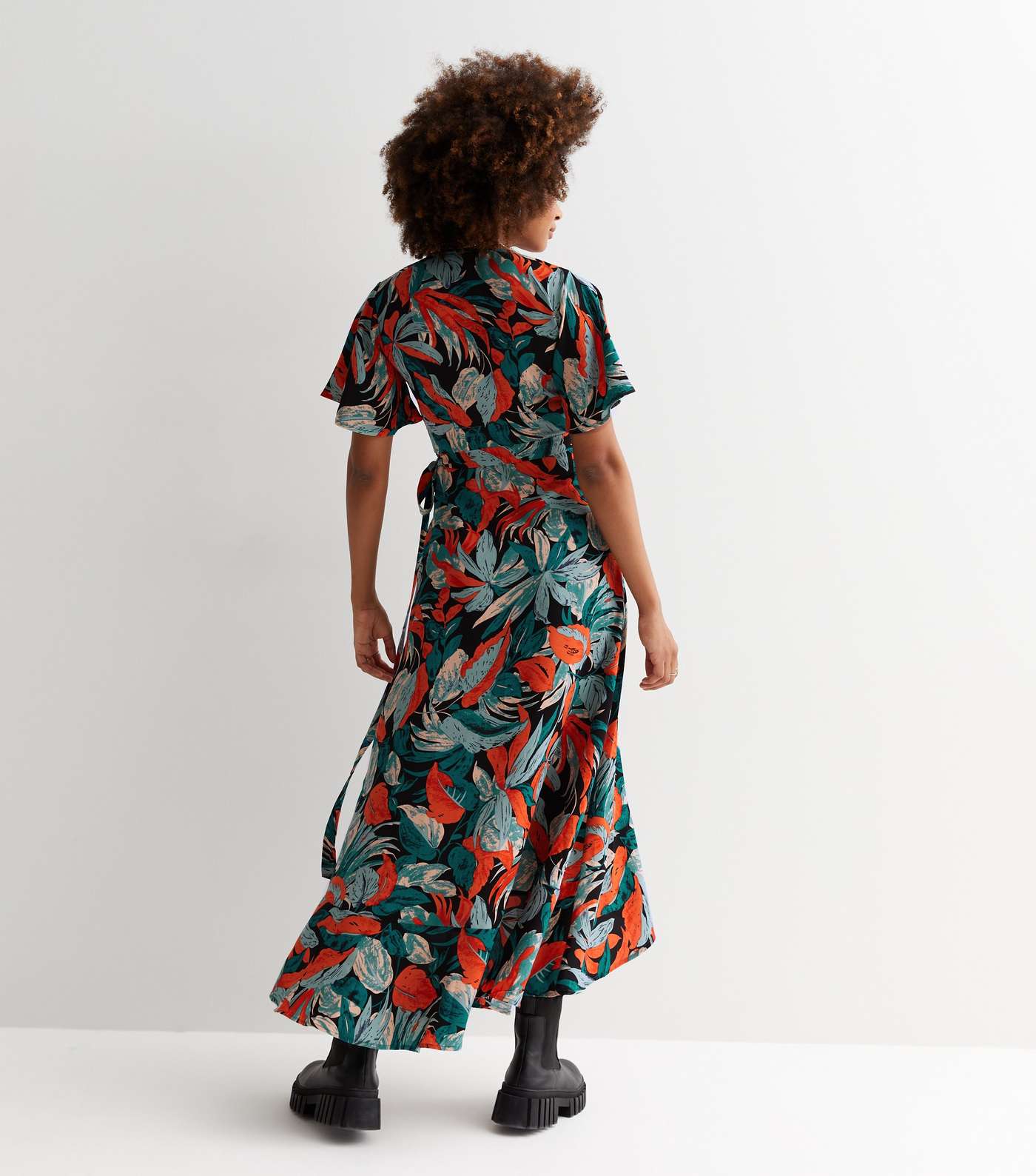 Cutie London Black Leaf Print Short Sleeve Ruffle Hem Midi Wrap Dress Image 4