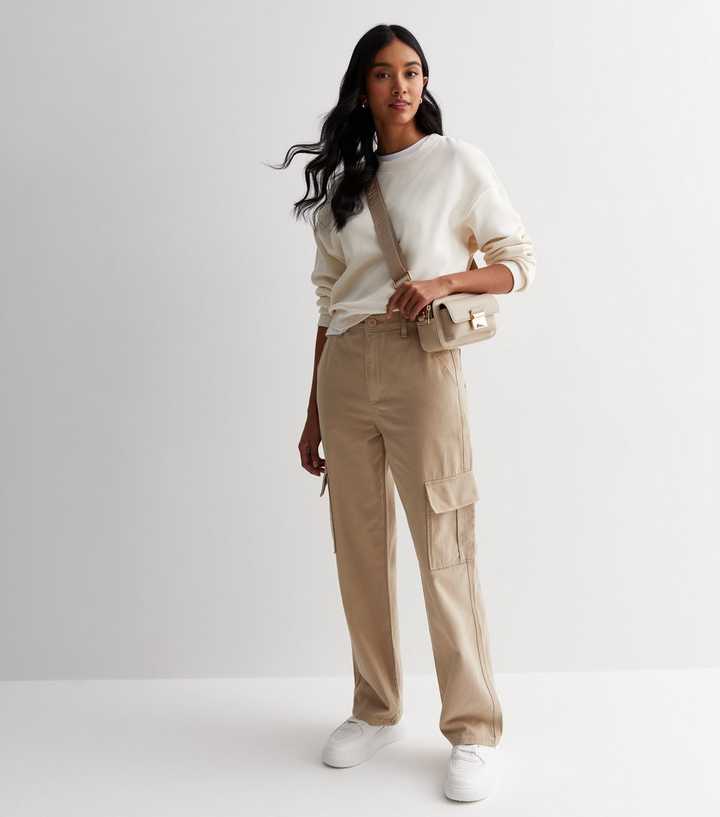 https://media3.newlookassets.com/i/newlook/858488416/womens/clothing/trousers/stone-slim-fit-cargo-trousers.jpg?strip=true&qlt=50&w=720