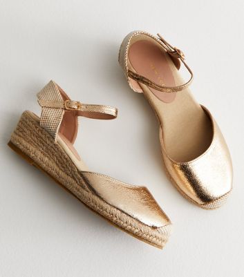 Covered discount toe sandals