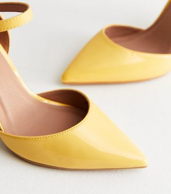 Yellow pointed sale shoes