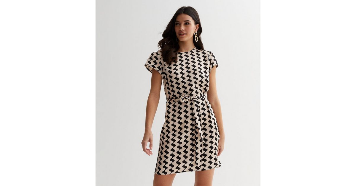 Houndstooth Print Puff Sleeve Belted Dress