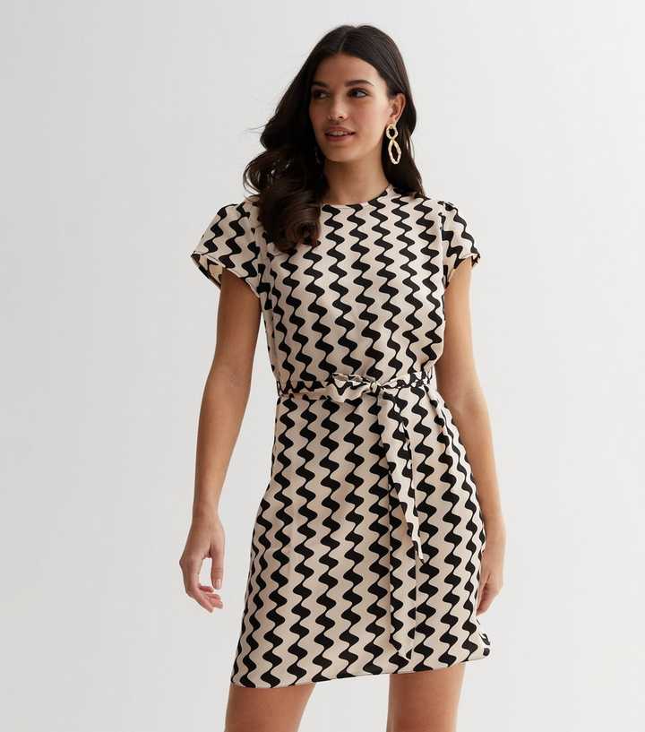 Houndstooth Print Puff Sleeve Belted Dress