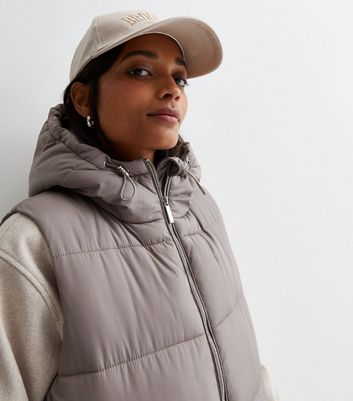 Long down vest with clearance hood