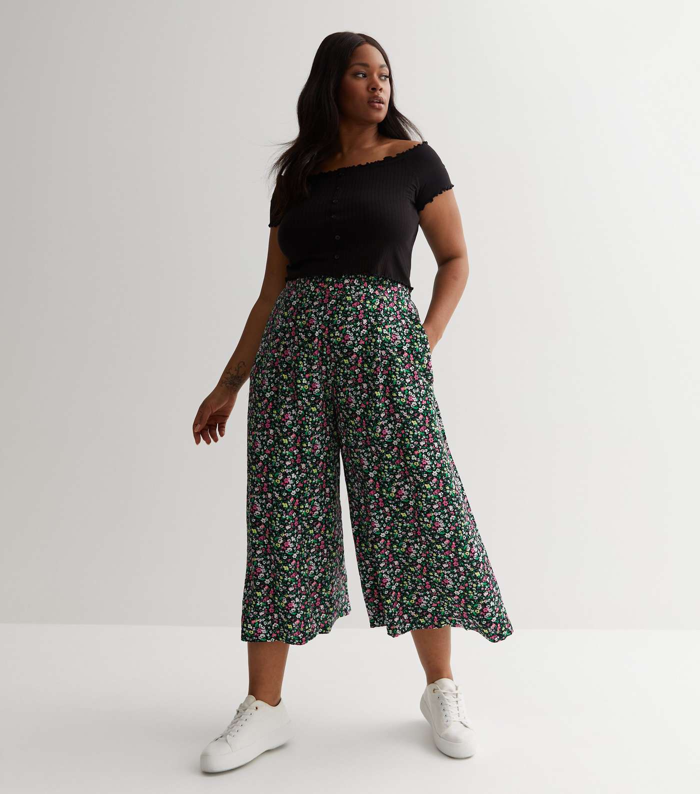 Black Ditsy Floral Wide Leg Crop Trousers Image 5