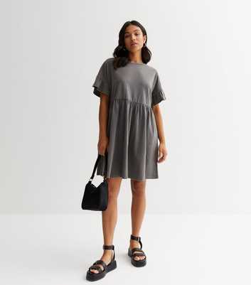 Petite Grey Acid Wash Round Neck Short Sleeve Smock Mini Dress