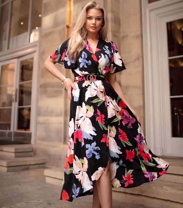 white long graduation dress with sleeves Zapaka Women Cute White Bateau Short Graduation Dress Long Sleeves Lace-Up Back Commencement Dress with Lace, White / US4 main image 1
