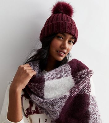 Burgundy store wooly hat