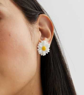 White Coated Daisy Stud Earrings