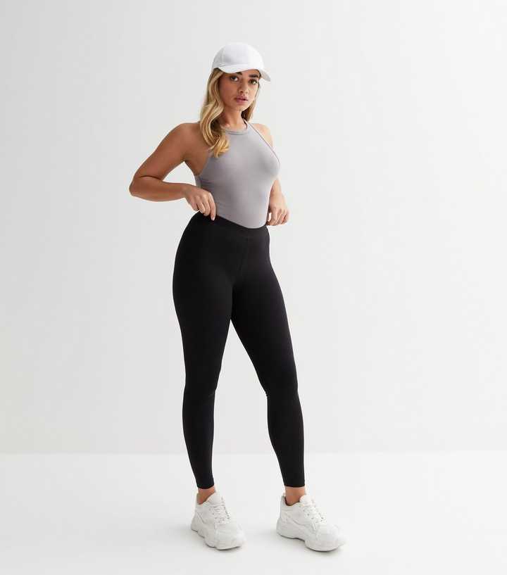 https://media3.newlookassets.com/i/newlook/861360201M1/womens/clothing/leggings/petite-2-pack-black-jersey-leggings.jpg?strip=true&qlt=50&w=720