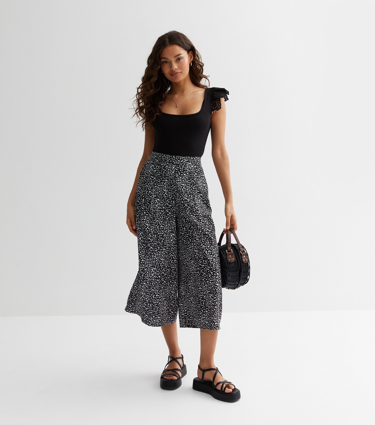 Women's Petite Black Ditsy Floral Wide Leg Crop Trousers New Look