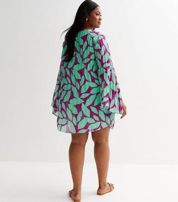 Curves Purple Leaf Print Pleated Mini Cape Dress New Look