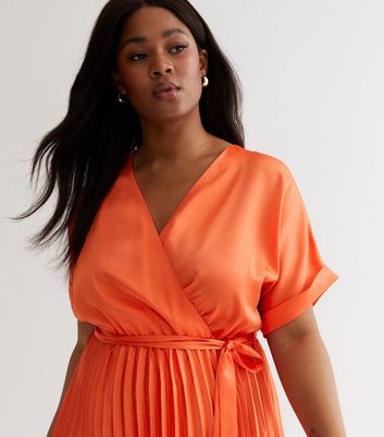 Curves Coral Satin Pleated Midaxi Wrap Dress | New Look