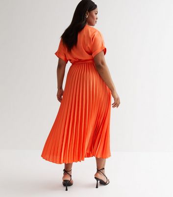 Curves Coral Satin Pleated Midaxi Wrap Dress | New Look