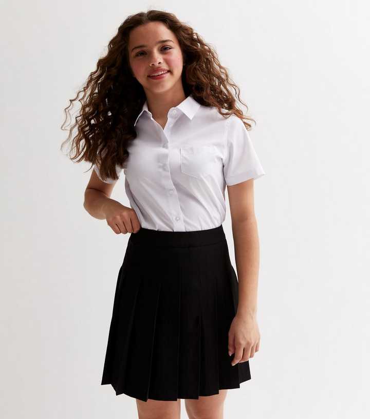 https://media3.newlookassets.com/i/newlook/863471501/girls/girls-clothing/girls-skirts/girls-black-pleated-tennis-school-skirt.jpg?strip=true&qlt=50&w=720