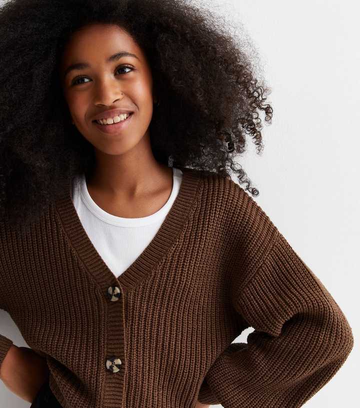 https://media3.newlookassets.com/i/newlook/864499727M1/girls/girls-clothing/jumpers-and-cardigans/girls-dark-brown-chunky-knit-cardigan.jpg?strip=true&qlt=50&w=720