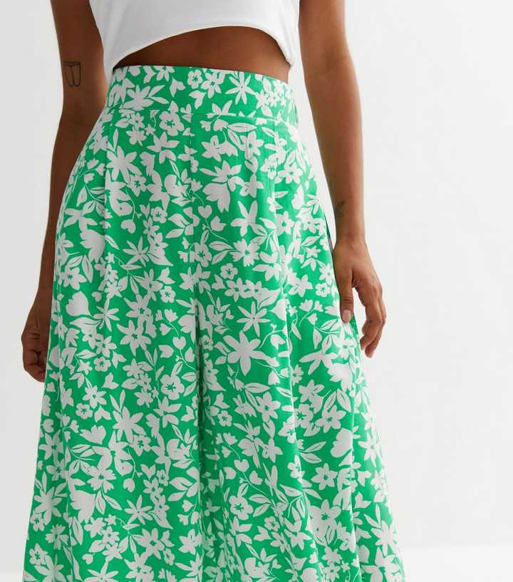 New Look Petite cropped wide leg pants in floral