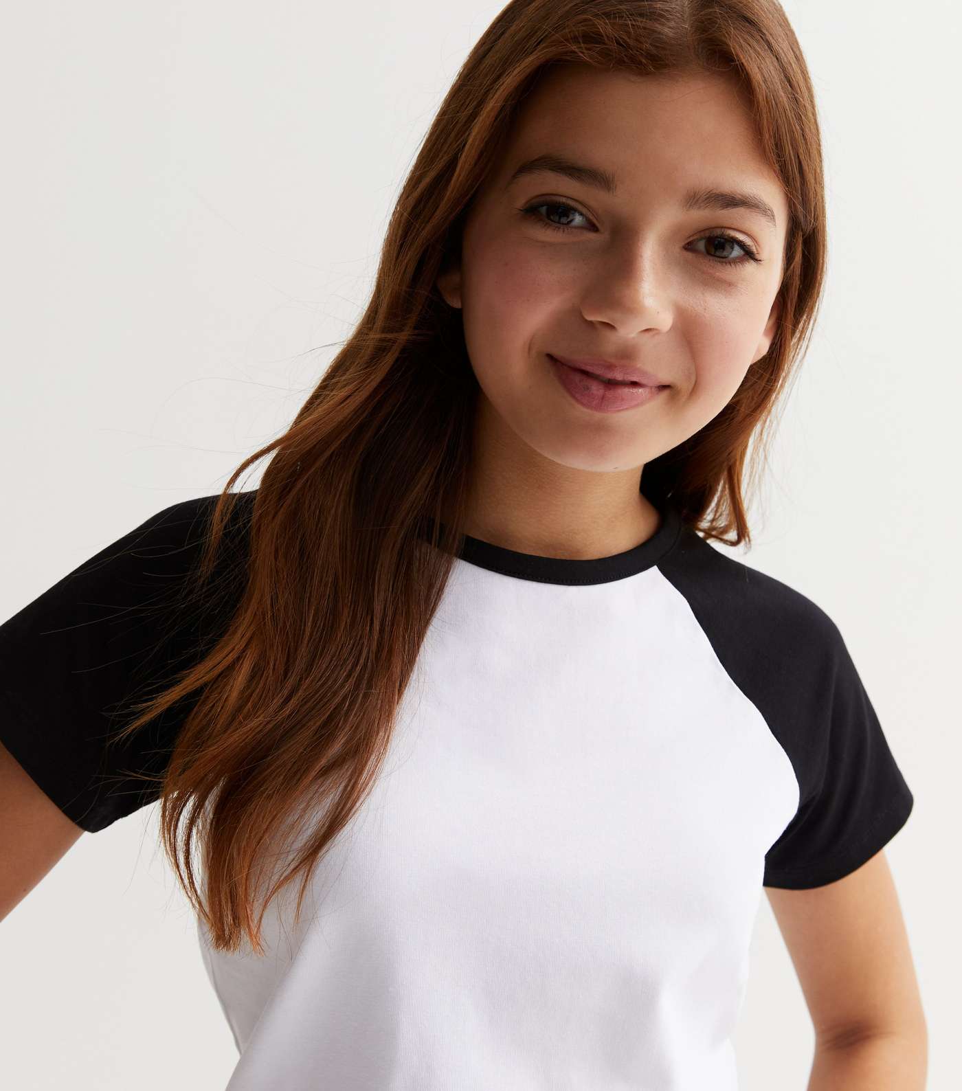 Girls Black Jersey Raglan Sleeve T-Shirt Image 3