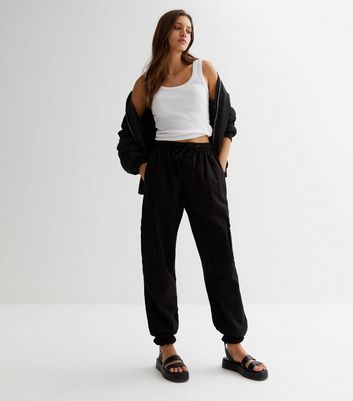 crepe cuffed hem tailored pant in black