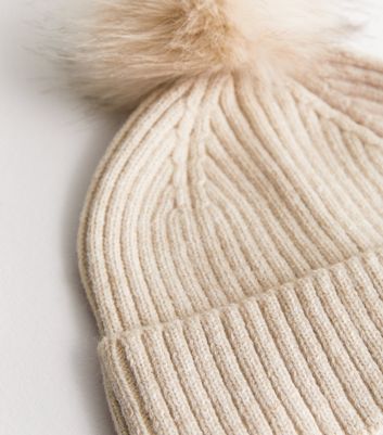 Girls cream hotsell bobble hat