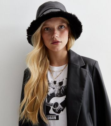 Black Leather-Look Faux Fur Trim Bucket Hat New Look
