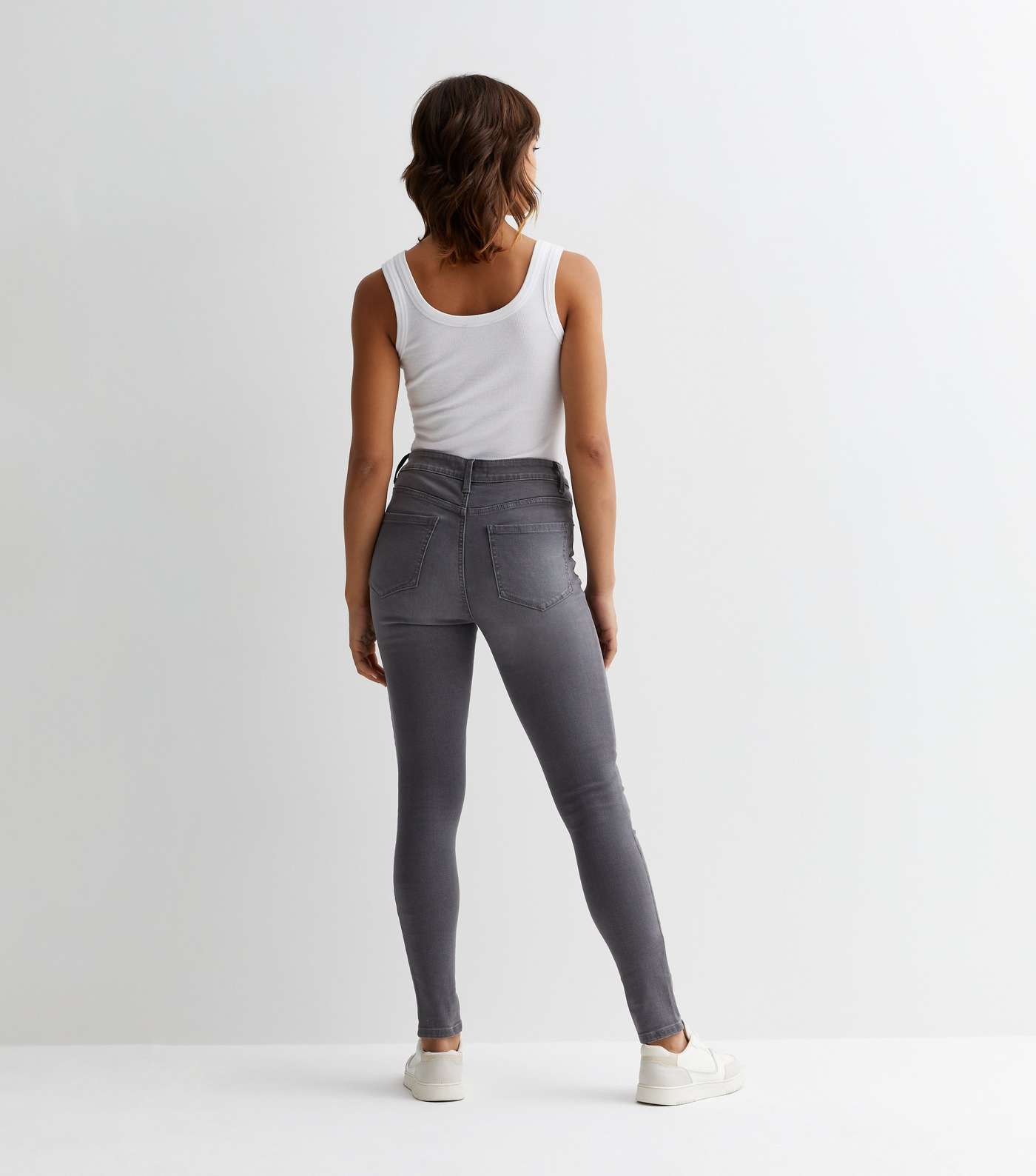Grey Mid Rise Amie Skinny Jeans Image 4