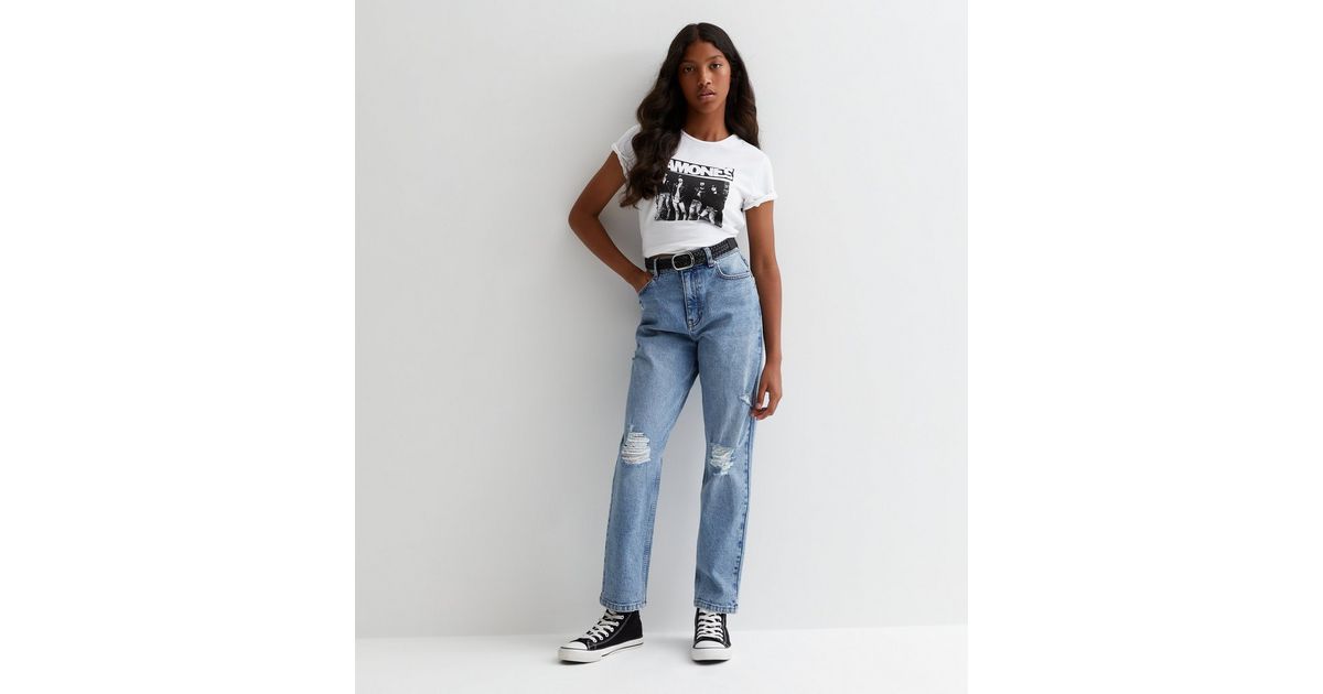 Mom Jeans Girls In Torn Jeans High-Waisted Mom Jean