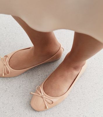 Nude best sale ballerina pumps