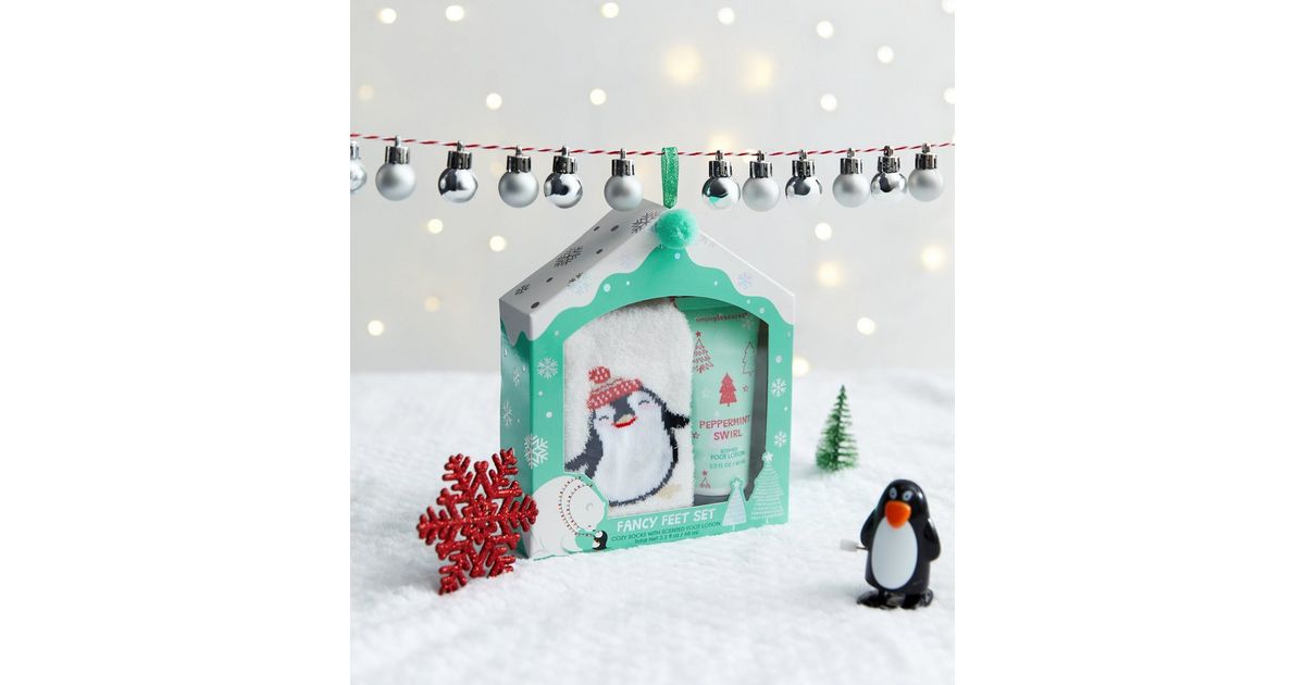 Simple Pleasures Mint Green Foot Cream and Socks Set New Look