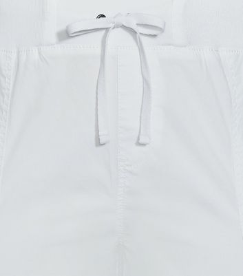 White three store quarter length trousers