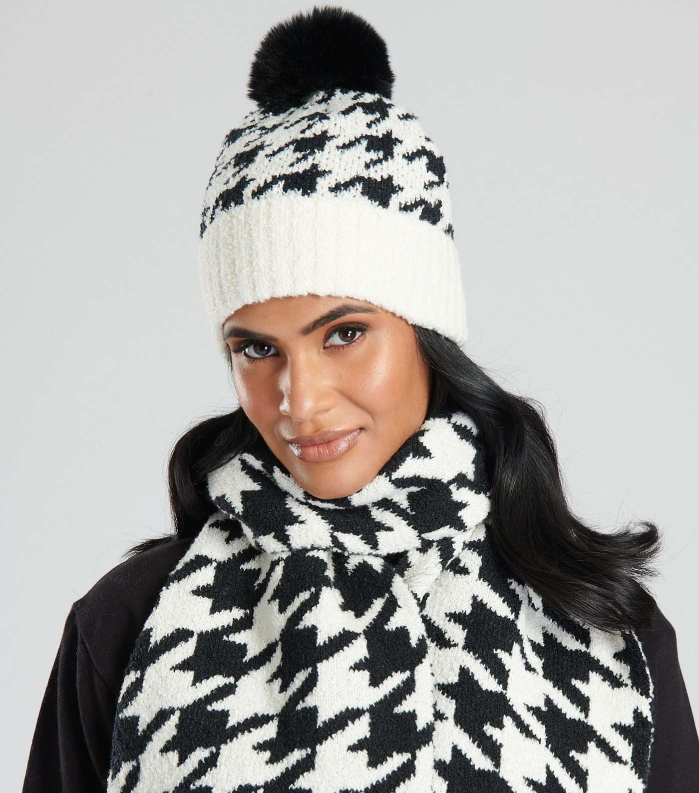 South Beach Black Dogtooth Knit Hat and Scarf Set Image 2
