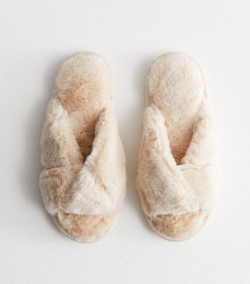 Cream discount sheepskin slippers