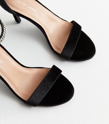 Trading Street Style Black Heel Sandal at Rs 999/pair in New Delhi | ID:  21298310988