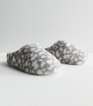 Grey leopard hot sale print slippers