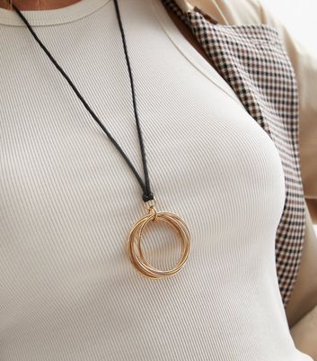 Gold Circle Pendant Necklace New Look