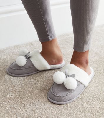 Ugg pom 2025 pom slippers