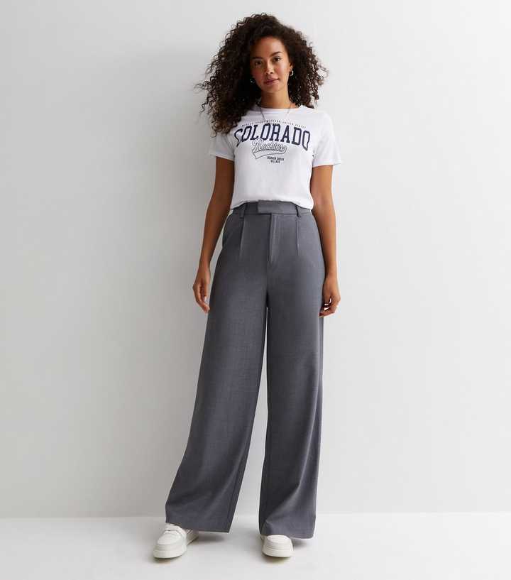 https://media3.newlookassets.com/i/newlook/874121303/womens/clothing/trousers/tall-dark-grey-tailored-wide-leg-trousers.jpg?strip=true&qlt=50&w=720