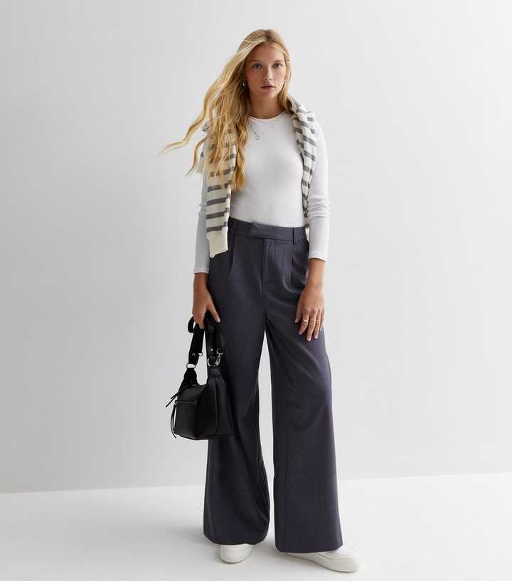 https://media3.newlookassets.com/i/newlook/874214903/womens/clothing/trousers/petite-dark-grey-high-waist-wide-leg-trousers.jpg?strip=true&qlt=50&w=720