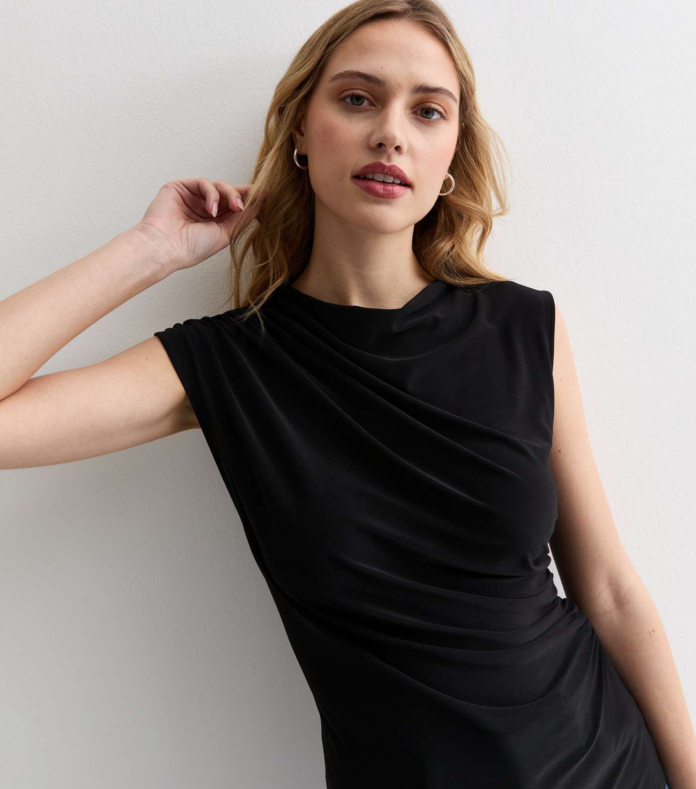 Black Sleeveless Ruched Top Image 2