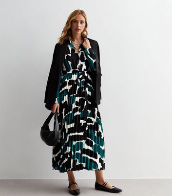 Green Abstract Belted Pleated Midaxi Dress New Look