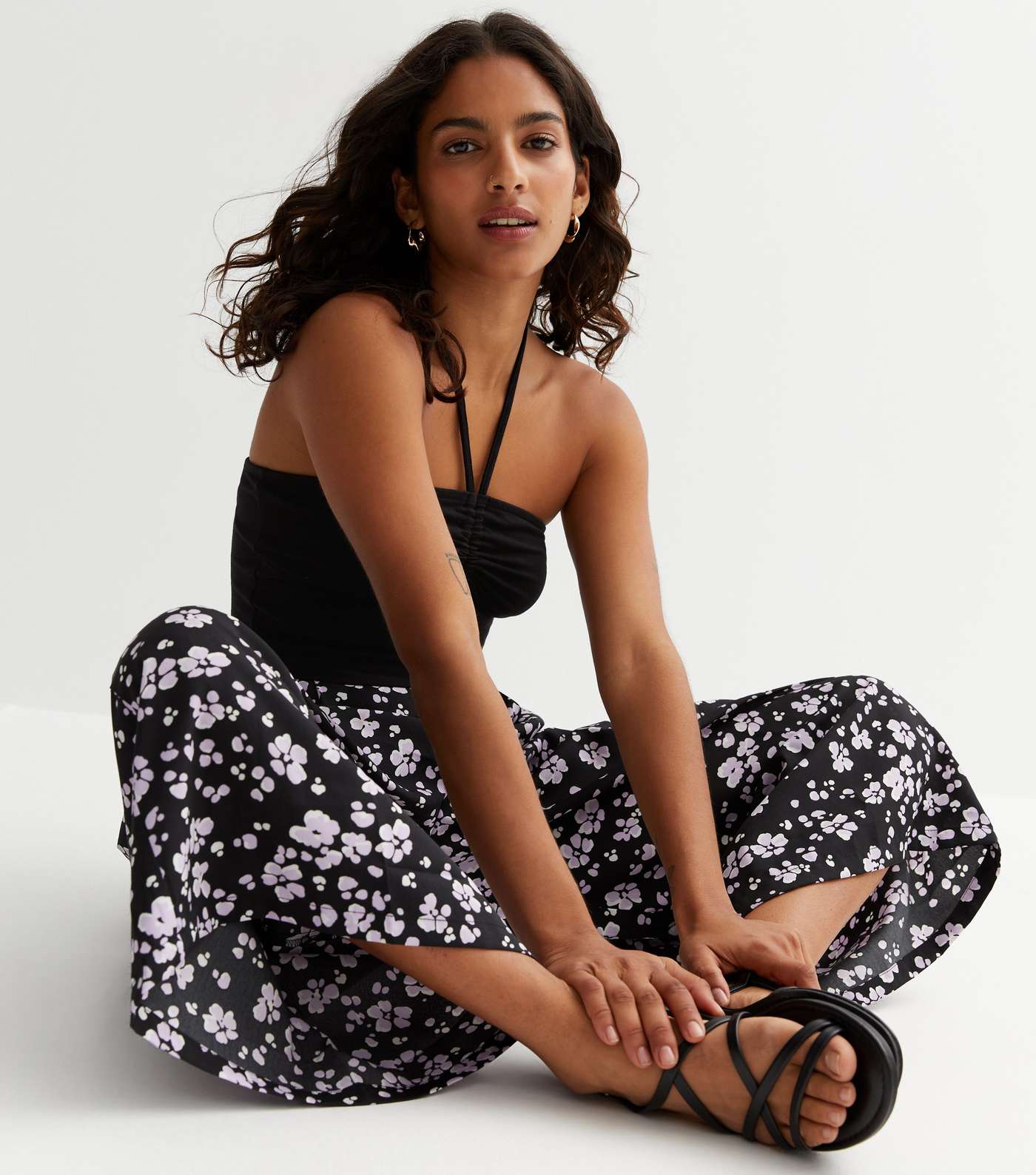 Petite Black Floral Cropped Trousers Image 2