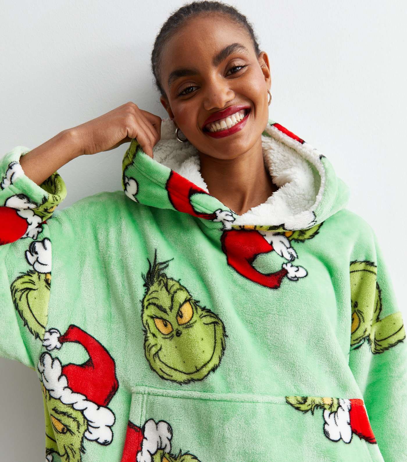 Green Fleece Grinch Blanket Hoodie Image 3