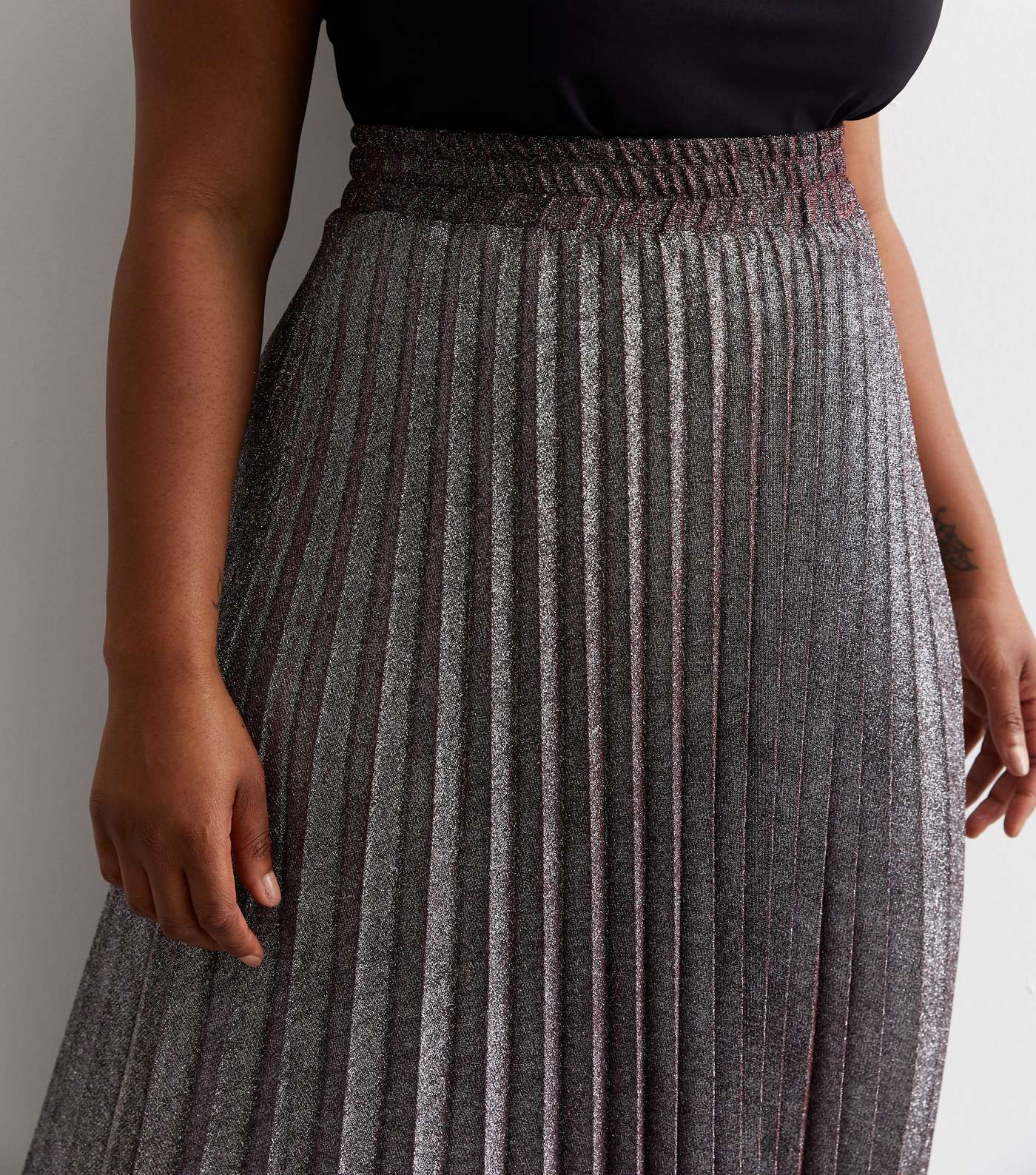 Curves Burgundy Glitter Pleated Midaxi Skirt Image 2