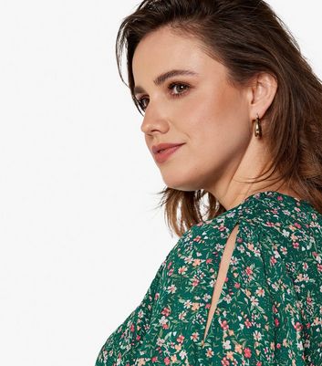 Apricot Curves Green Ditsy Floral Top New Look