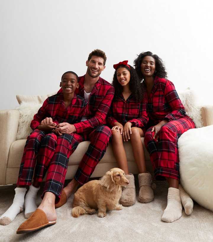 https://media3.newlookassets.com/i/newlook/876469169M1/womens/clothing/nightwear/red-cotton-trouser-family-pyjama-set-with-check-print.jpg?strip=true&qlt=50&w=720