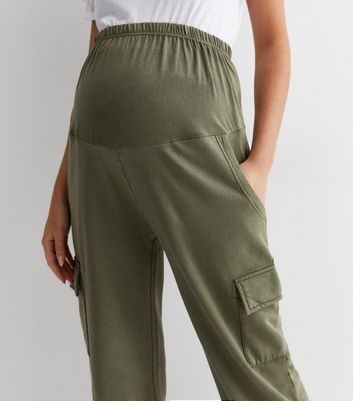 Maternity Khaki Elasticated Pocket Cargo Trousers | PrettyLittleThing IRE