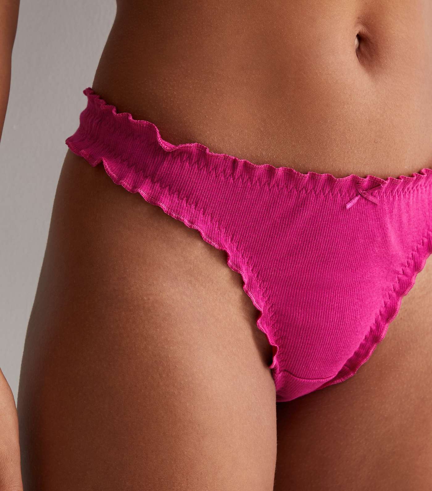2 Pack Black and Pink Cotton Frill Thongs Image 3