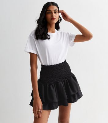 Black ruffle 2025 hem mini skirt