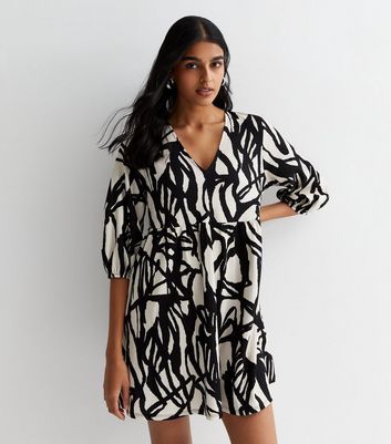 Black Abstract Stripe Crinkle Mini Smock Dress | New Look